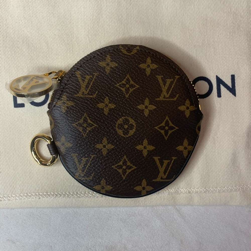 Louis Vuitton Trio Pouch - Picture 7 of 7